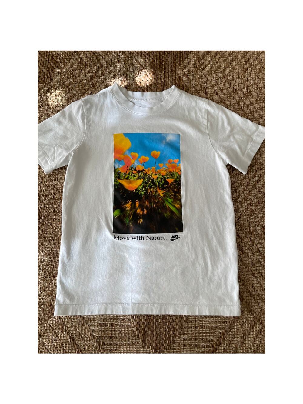 Nike Boys White T shirt Large California Poppy Print 100% cotton